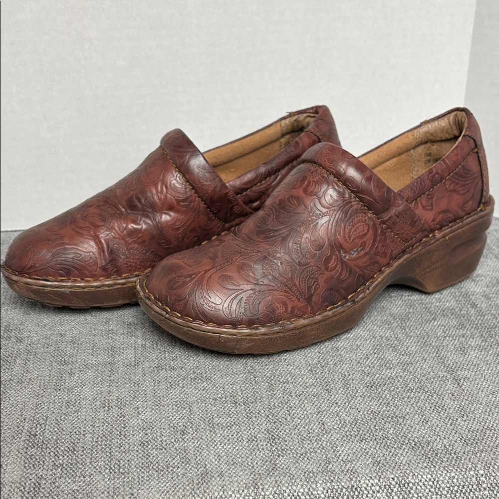 b.o.c Born Women's 10 Embossed Brown Slip-On Clogs Granola Cottagecore
